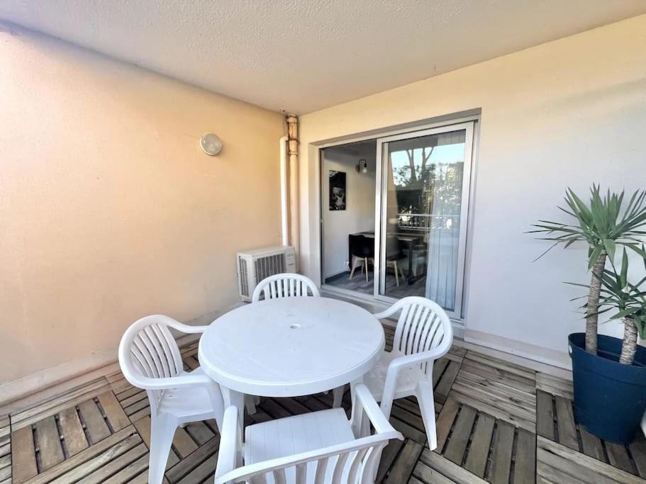 Appartement Port De Hyeres 4 Personnes Экстерьер фото
